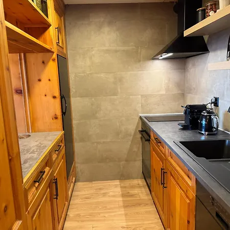 2 Bedrooms Apartment- Scenic View - 6 Pax * 베르비에